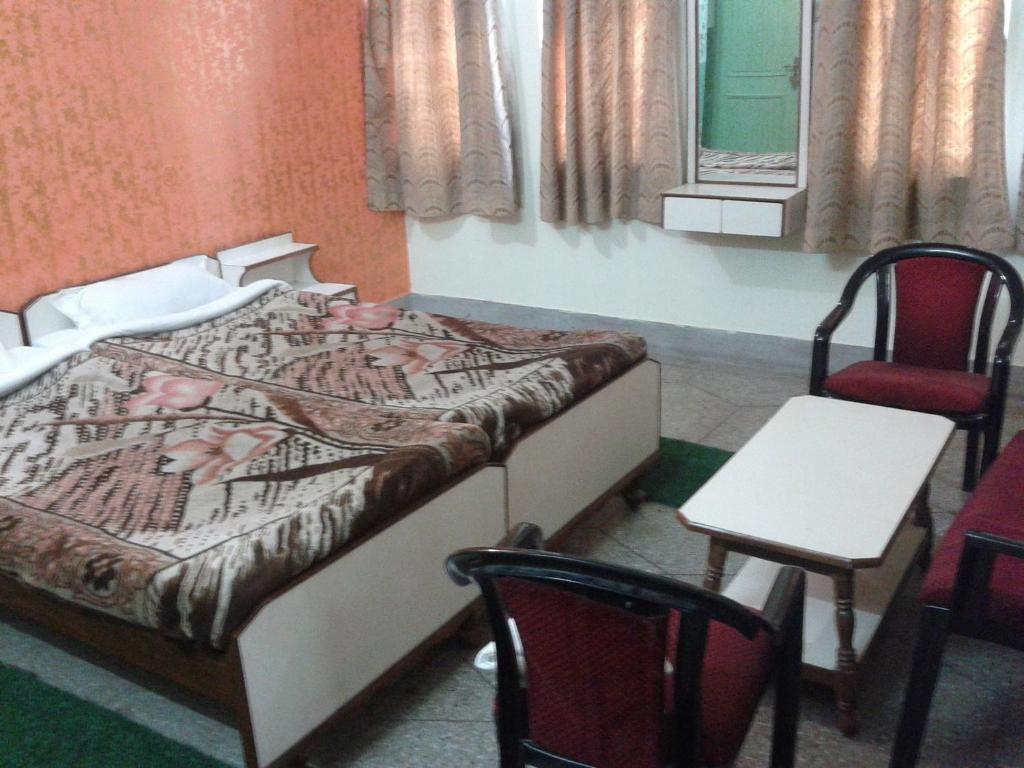Hostel Radiant Ymca Tourist Varanasi