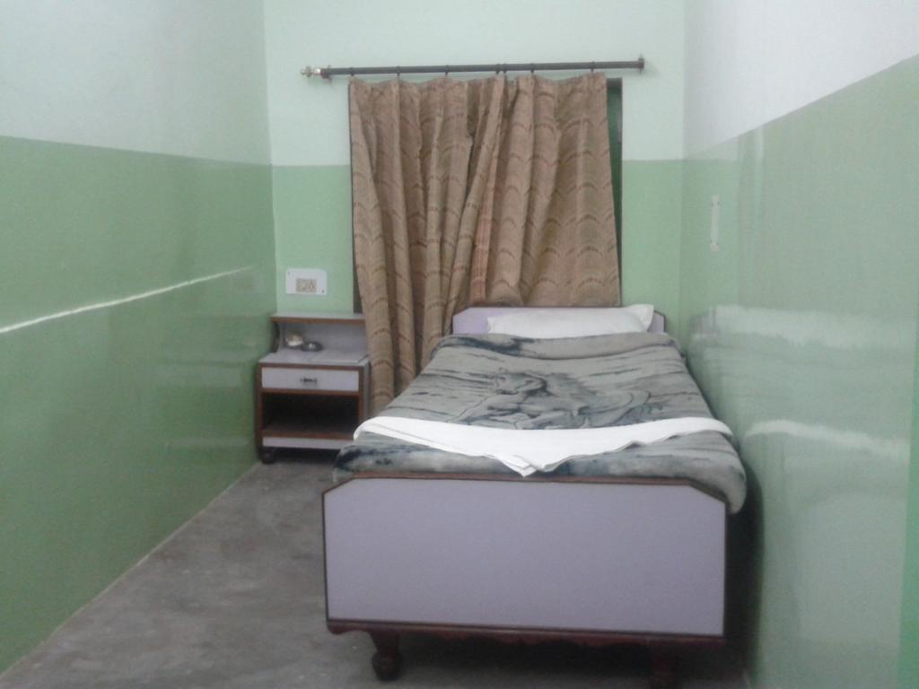 Radiant Ymca Tourist Hostel *